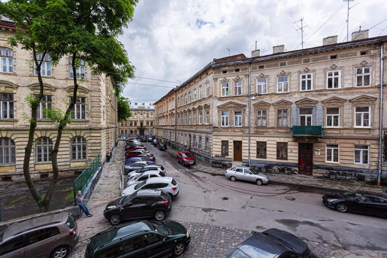 Сучасна Квартира По Вул Дарії Гусяк 9 Біля Краківського Lviv Exterior photo